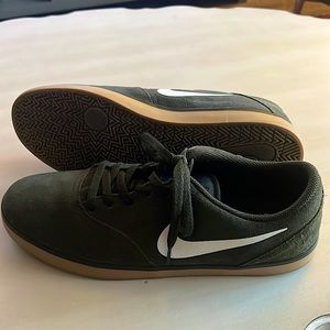 Nike SB Green Suede Shoes